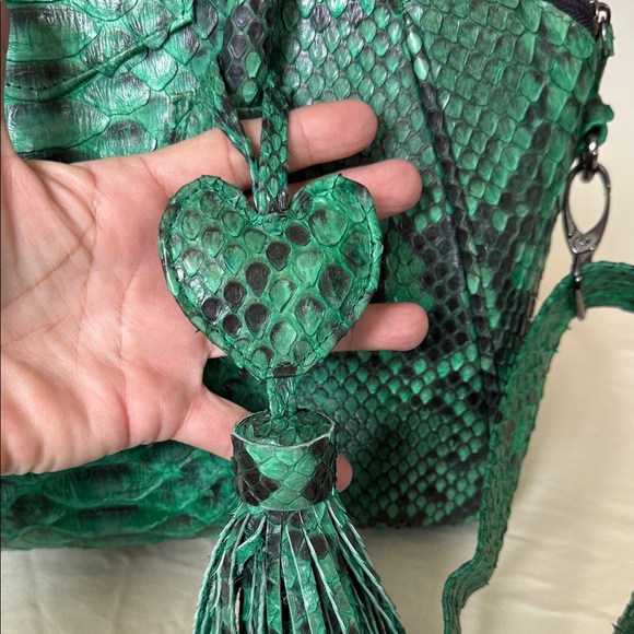 Green genuine Python Pattern Handbag - Picture 3 of 3